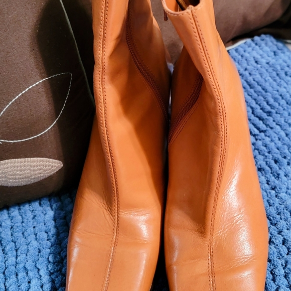 Boots - Picture 3 of 10